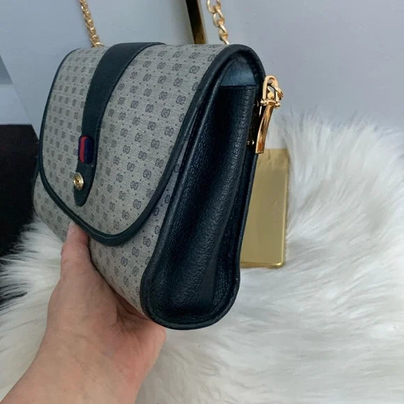 ❌SOLD❌Authentic vintage Gucci navy micro GG pouch clutch converted to crossbody - Picture 10 of 17